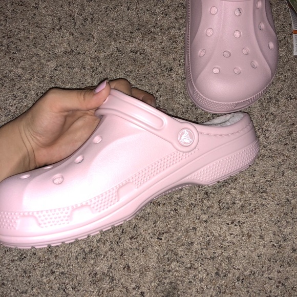 🚫SOLD🚫 Light pink fuzzy crocs - Picture 2 of 5